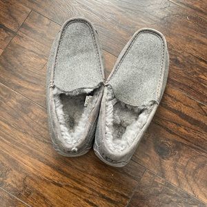 Men’s ugg slippers